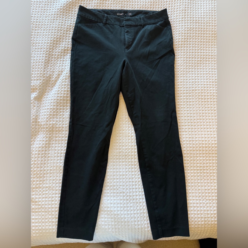 Old Navy High-Rise Pixie Never Fade Black Pants 
Black Slim Fit Pants